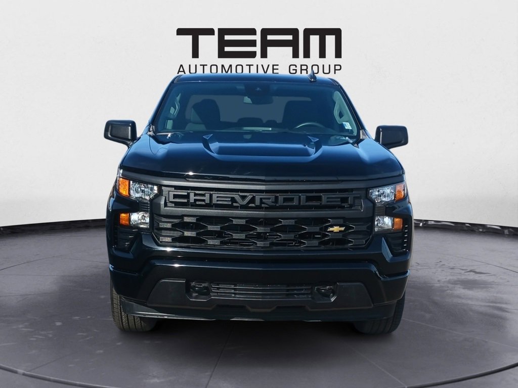 2025 Chevrolet Silverado 1500 Custom photo 2
