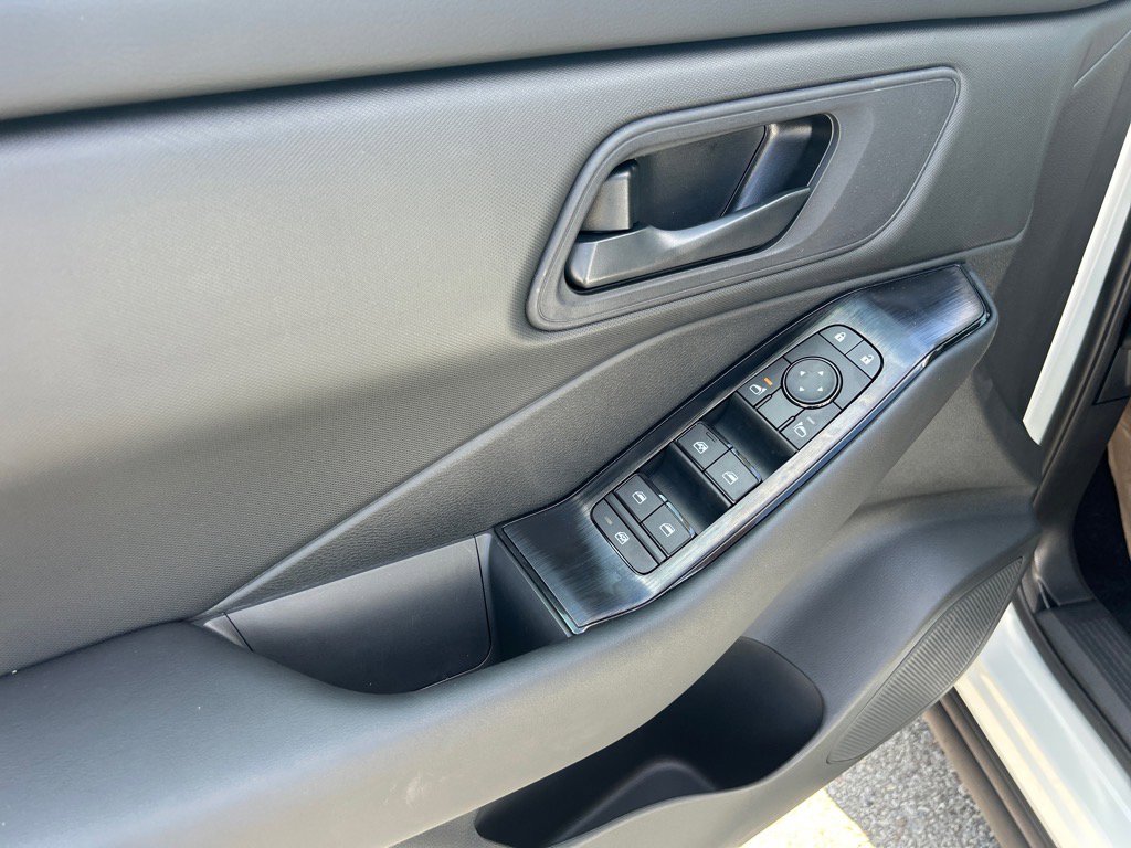 2026 Nissan Rogue S photo 6