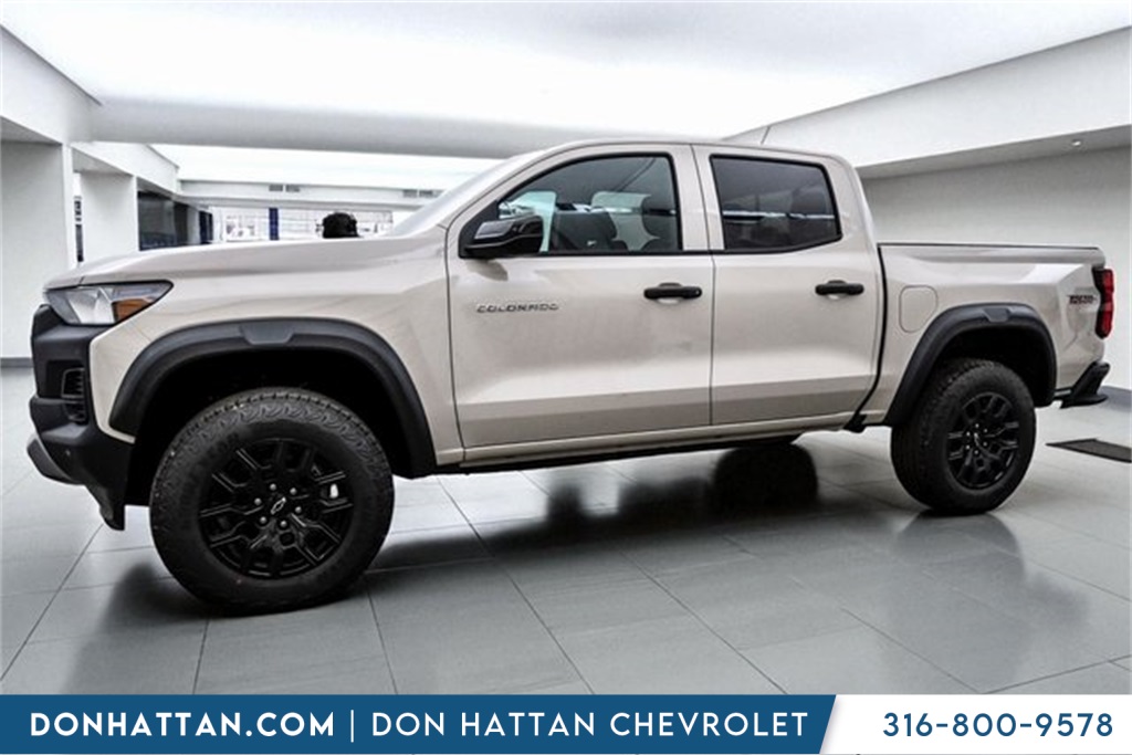 2026 Chevrolet Colorado Trail Boss photo 2