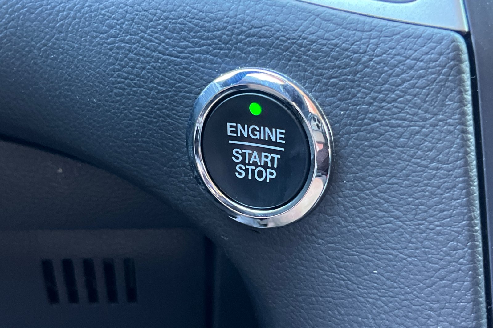 2023 Ford Edge SEL photo 17