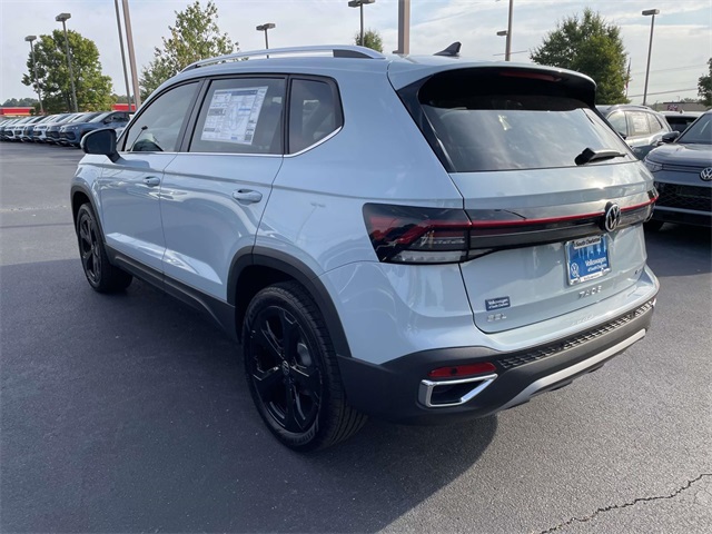 2025 Volkswagen Taos SEL photo 3