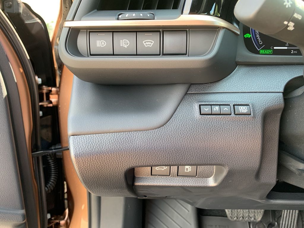 2025 Toyota Crown Signia Limited photo 25