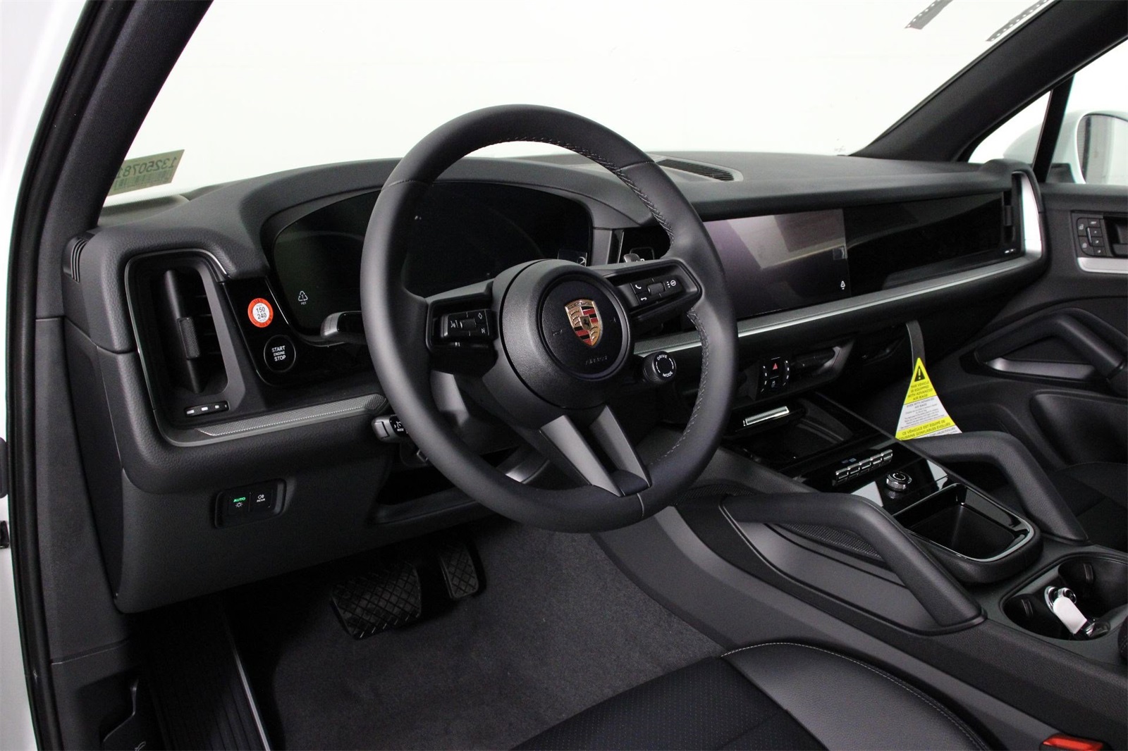2025 Porsche Cayenne photo 4
