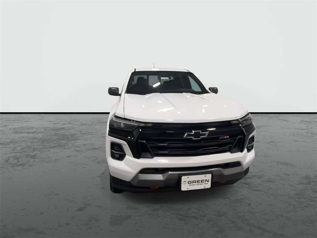 2025 Chevrolet Colorado Z71 photo 3