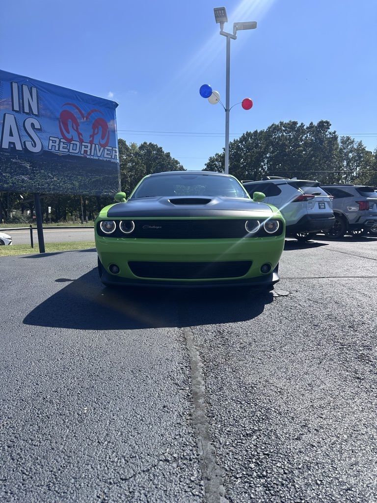 2023 Dodge Challenger R/T photo 4