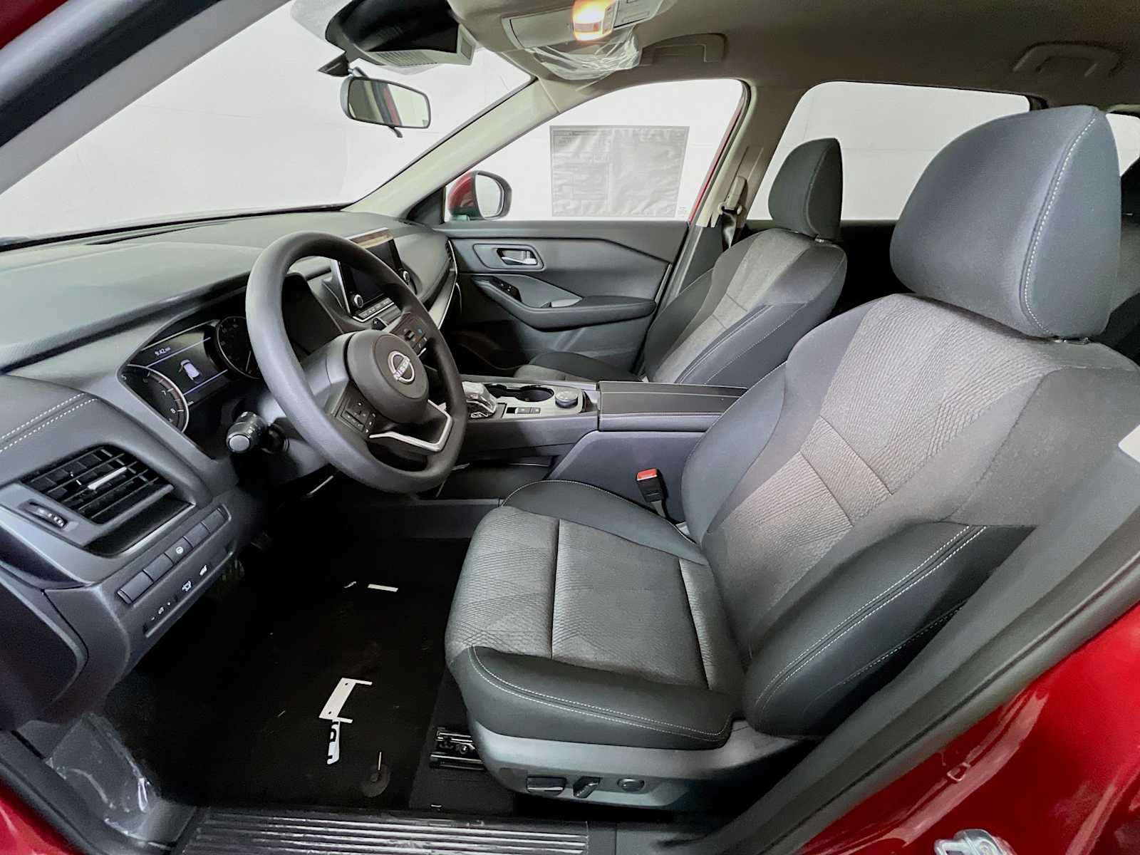 2024 Nissan Rogue SV photo 4