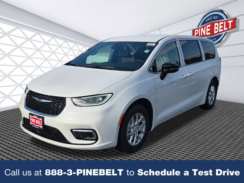 2026 Chrysler Pacifica Select's photo