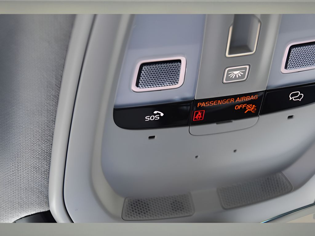 2025 Volvo XC40 photo 35