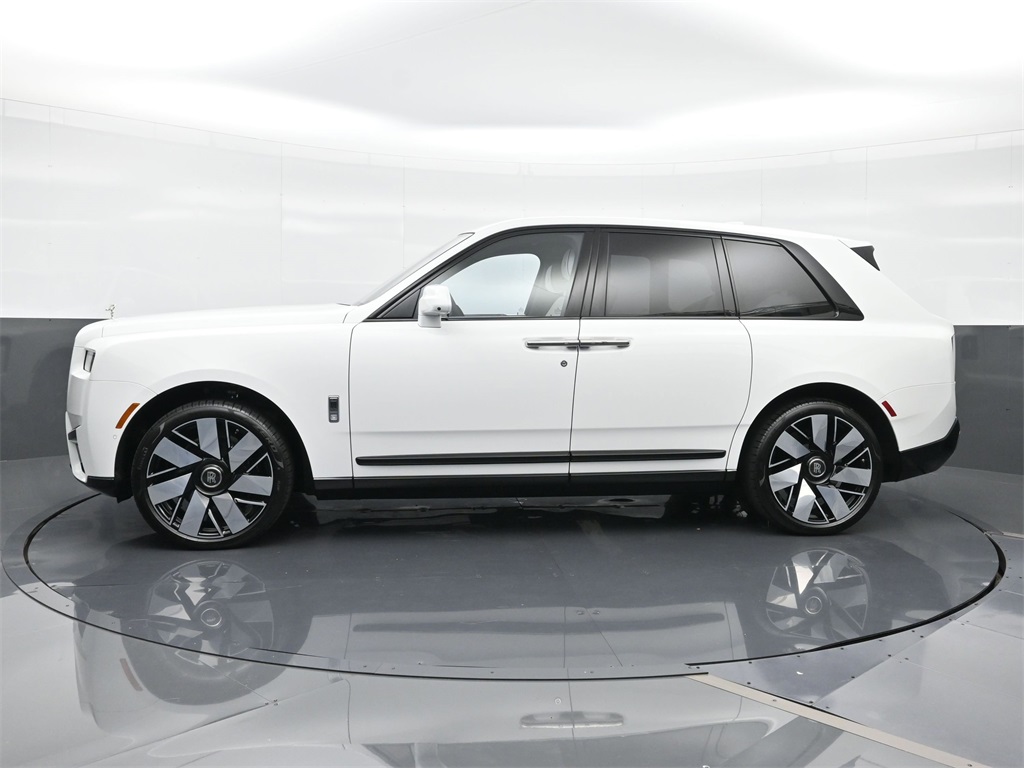 2025 Rolls Royce Cullinan photo 3