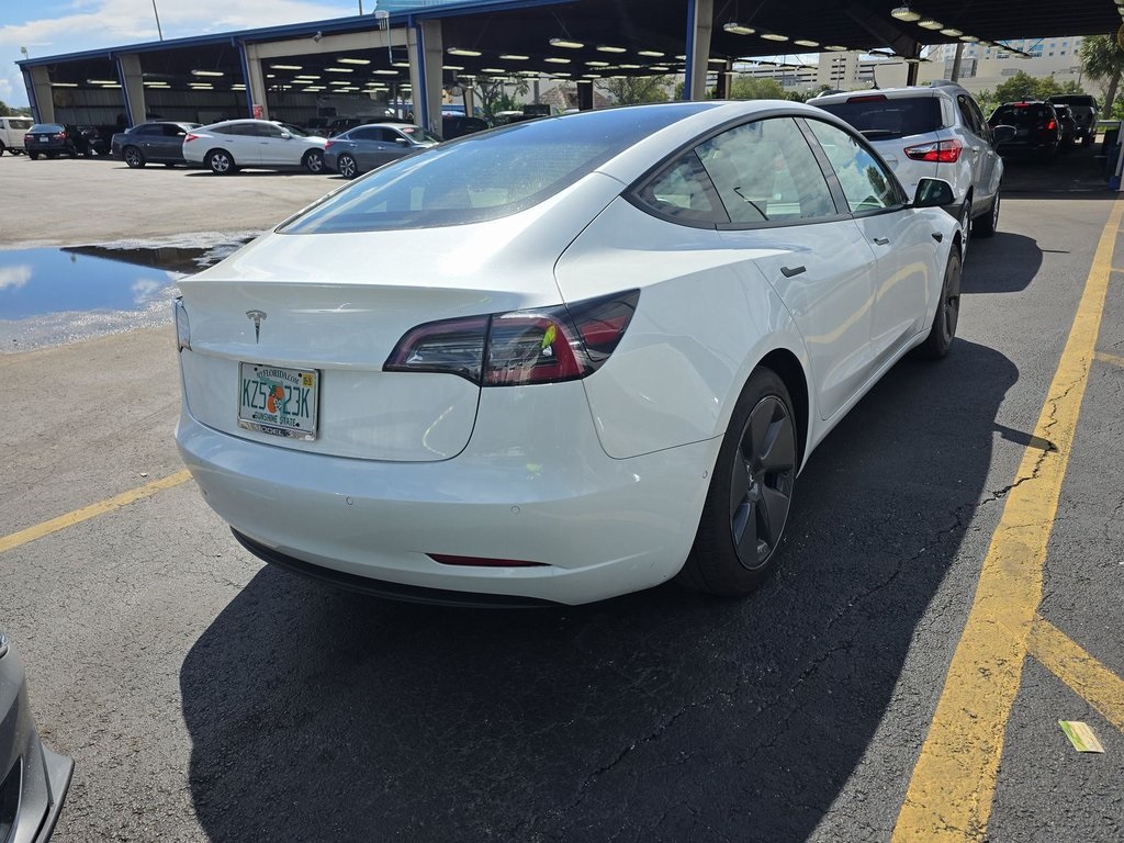 2021 Tesla Model 3 Standard Range Plus photo 2
