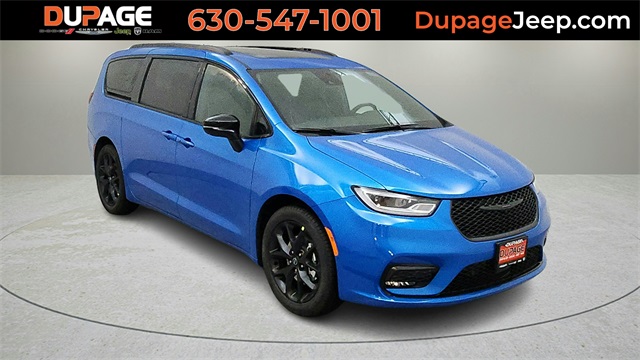 2026 Chrysler Pacifica Limited's photo