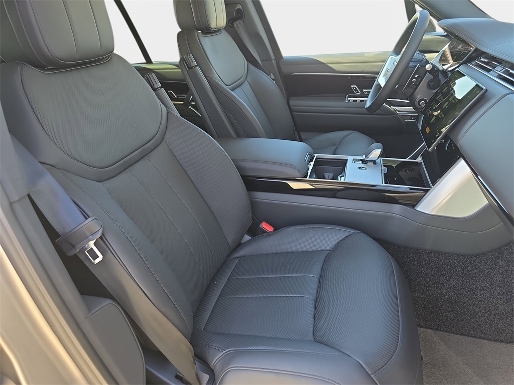 2025 Land Rover Range Rover SE photo 7