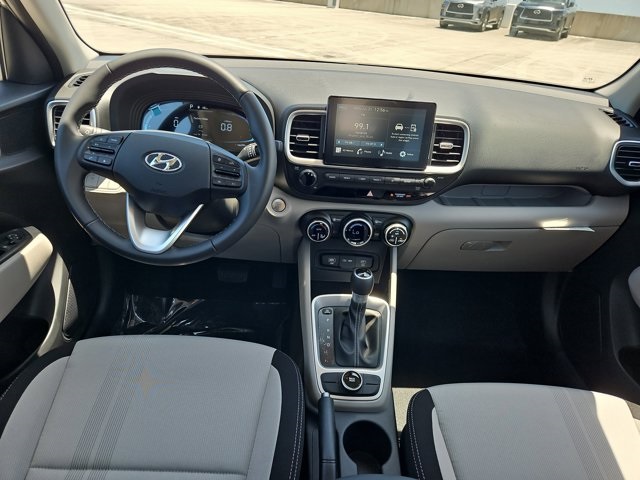 2025 Hyundai Venue SEL photo 3