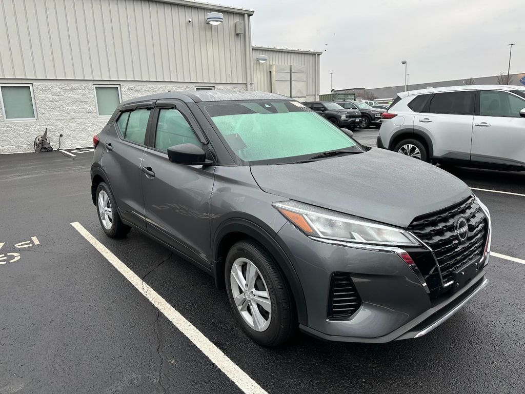 2024 Nissan Kicks S's photo