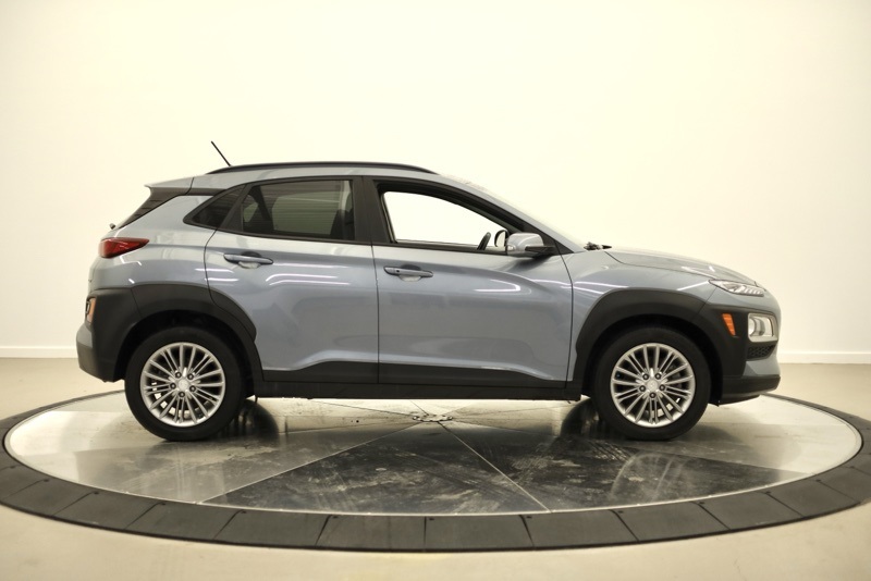 2020 Hyundai Kona SEL photo 2