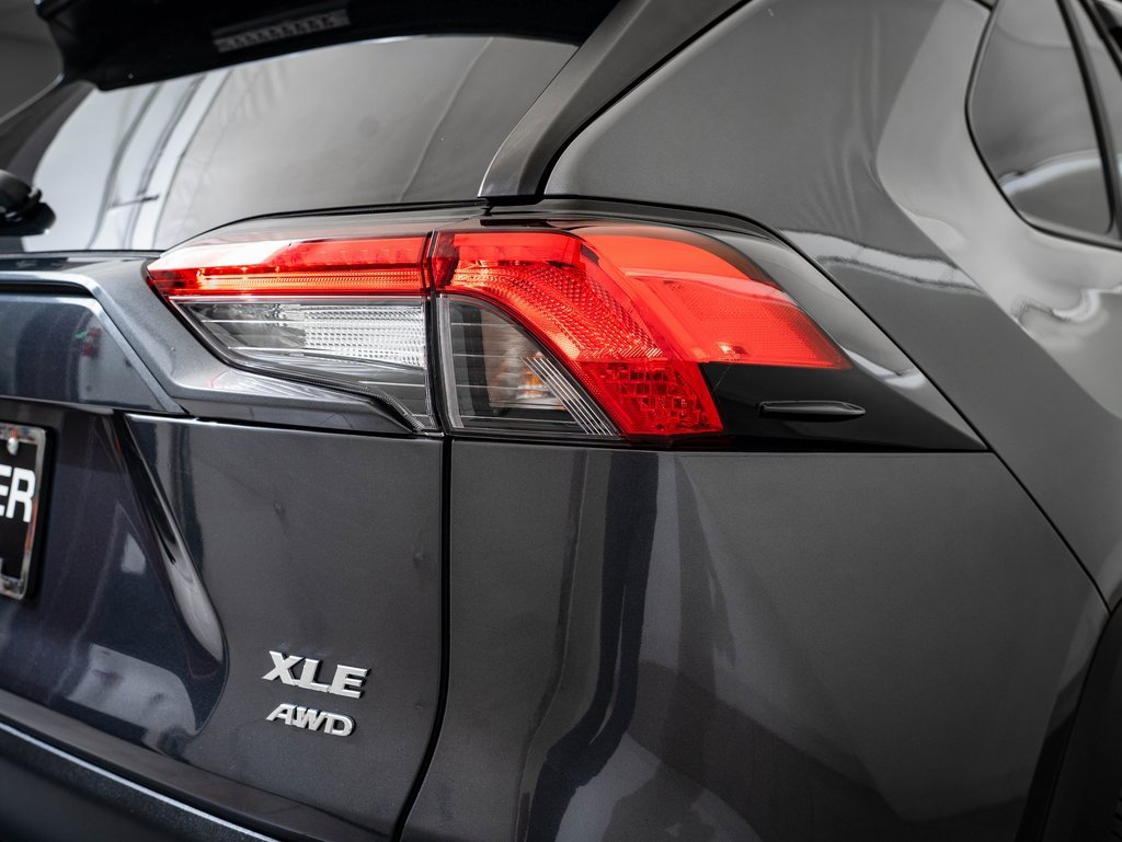 2025 Toyota RAV4 XLE Premium photo 9