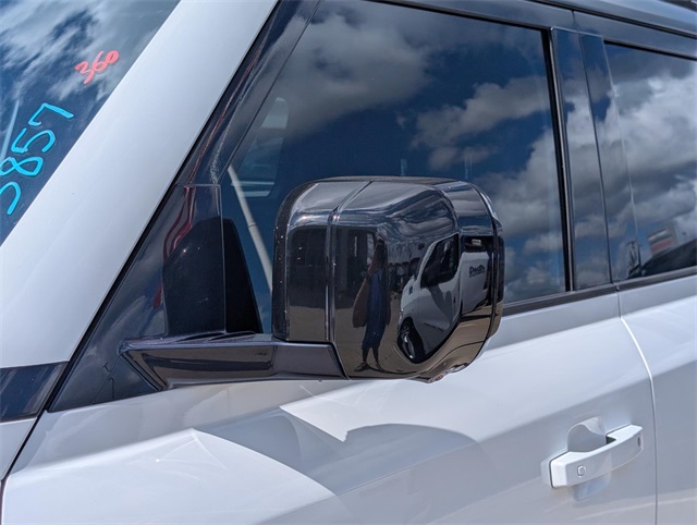 2022 Land Rover Defender 110 X-Dynamic HSE photo 4