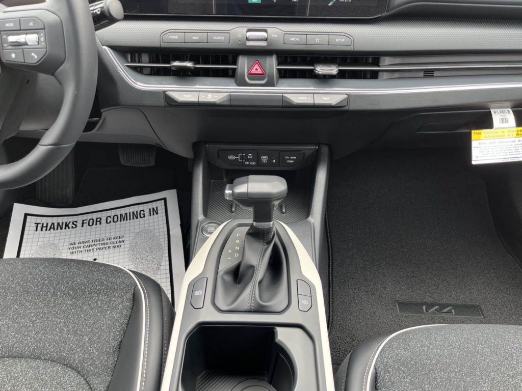 2025 Kia K4 GT-Line photo 11