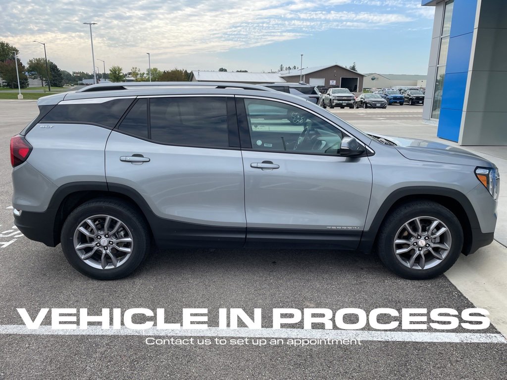 2024 Gmc Terrain SLT photo 2