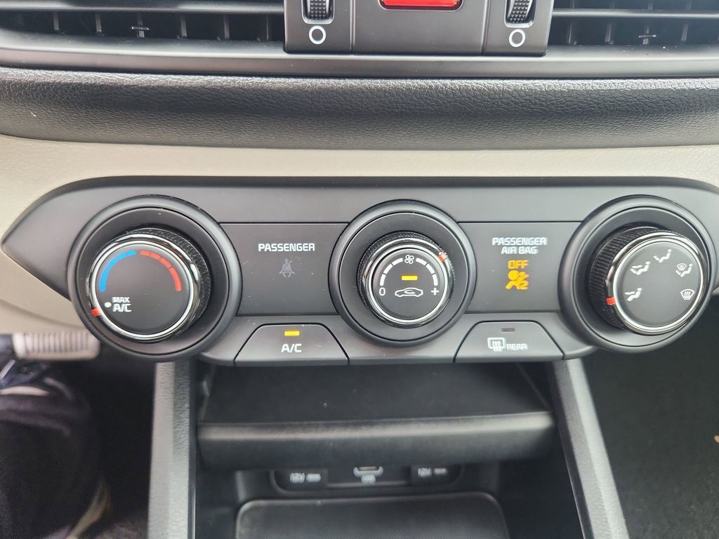 2022 Kia Forte LXS photo 25