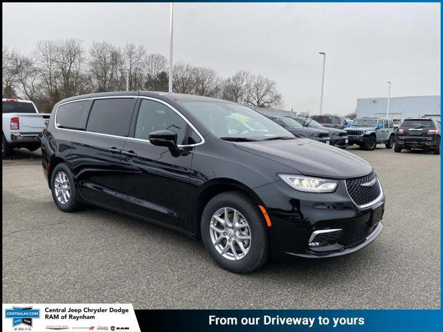 2026 Chrysler Pacifica Select's photo