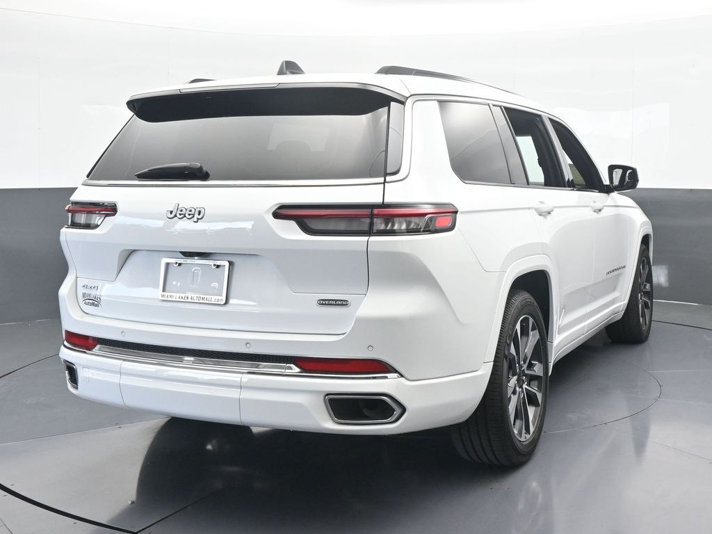 2024 Jeep Grand Cherokee Overland photo 3