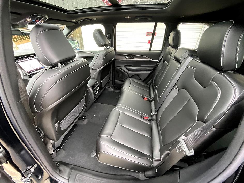 2025 Jeep Grand Cherokee Limited photo 30