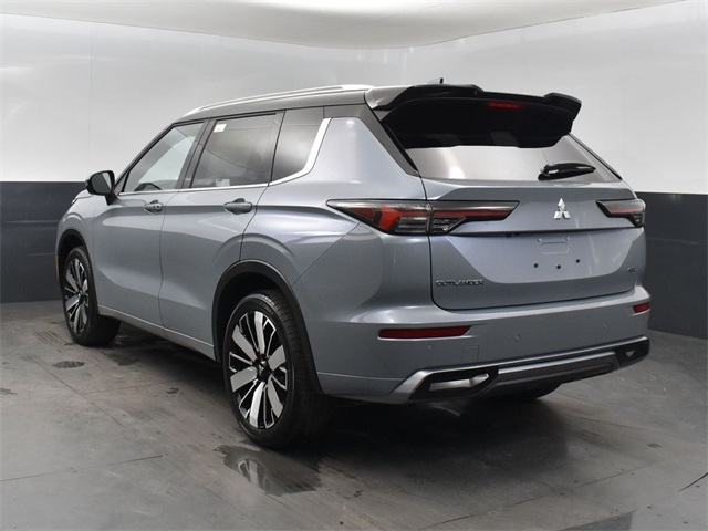 2025 Mitsubishi Outlander SEL photo 3