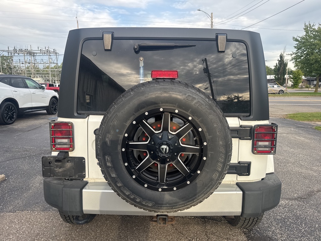 2015 Jeep Wrangler Unlimited Sahara photo 5