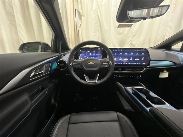 2025 Chevrolet Equinox EV 1LT photo 2