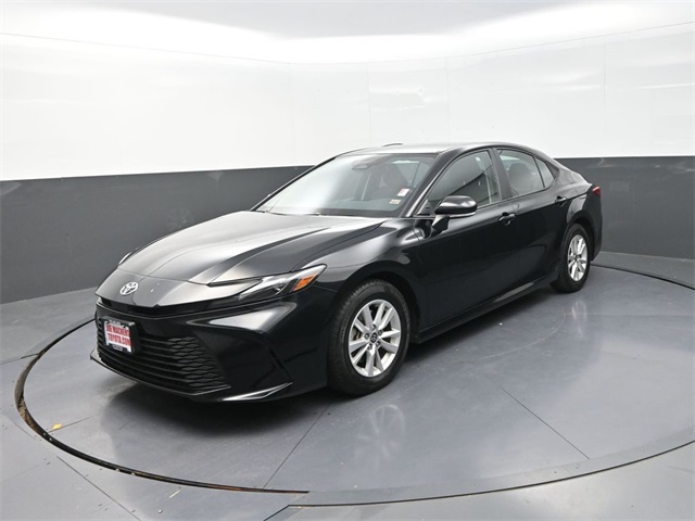 2025 Toyota Camry SE photo 3