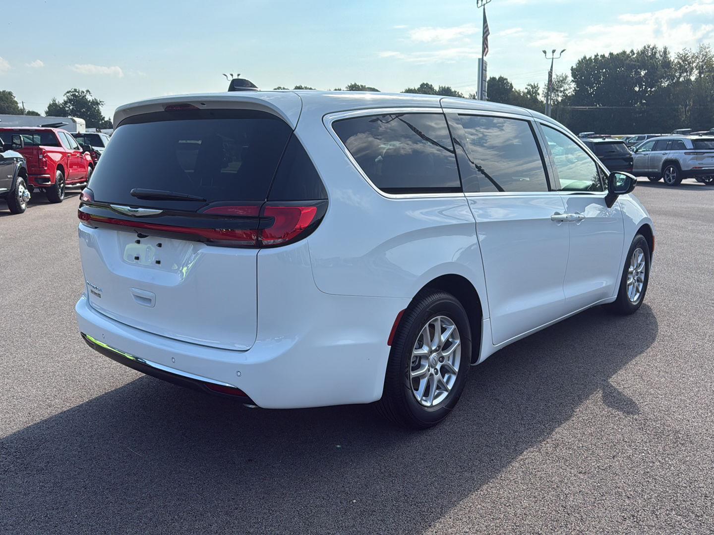 2026 Chrysler Pacifica photo 16