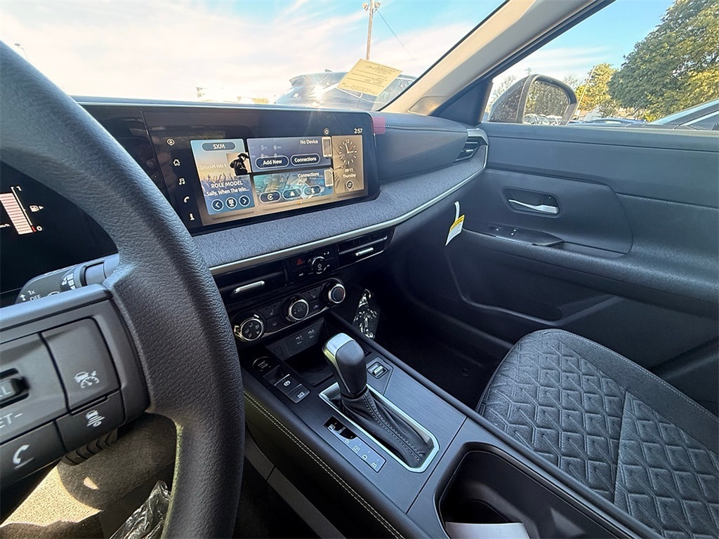2025 Nissan Kicks SV photo 5