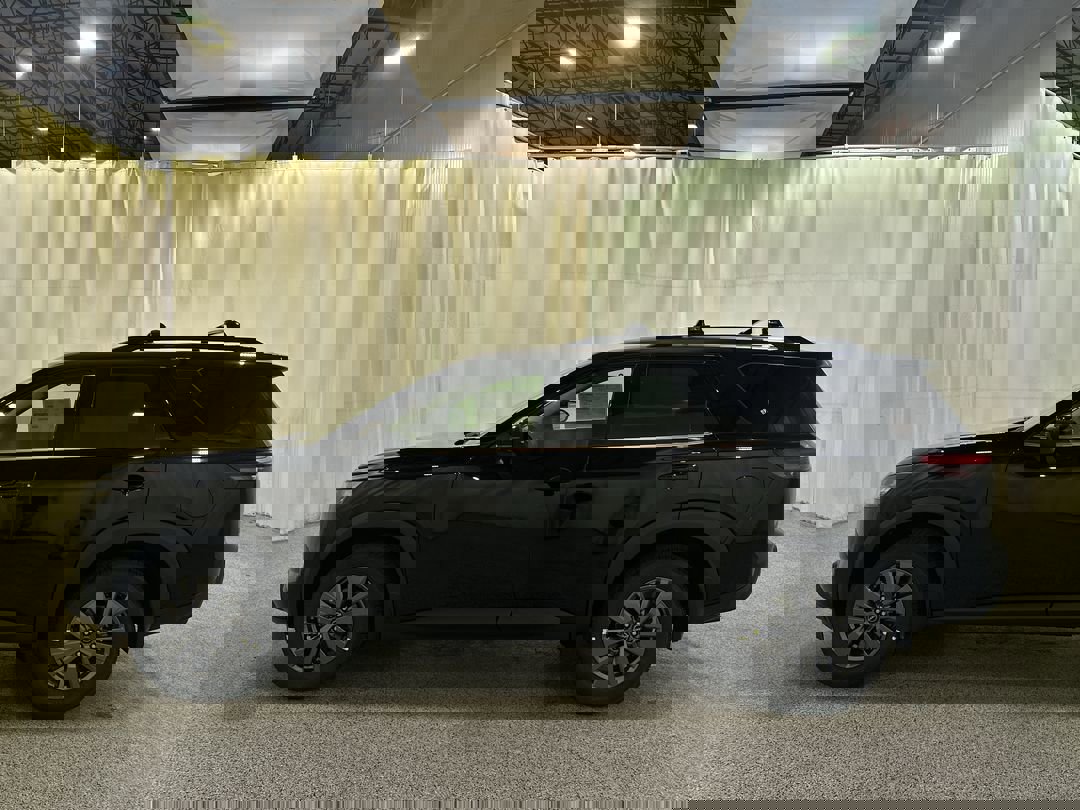 2025 Nissan Pathfinder SV photo 4