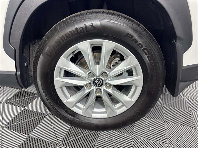 2023 Toyota Corolla Cross LE photo 22