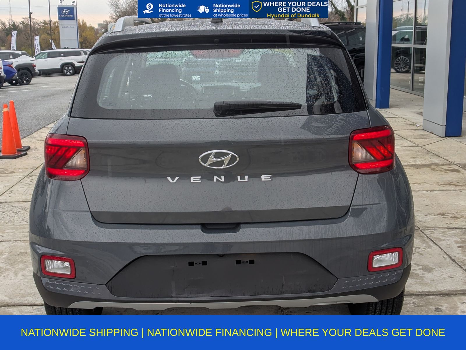 2025 Hyundai Venue Limited photo 2