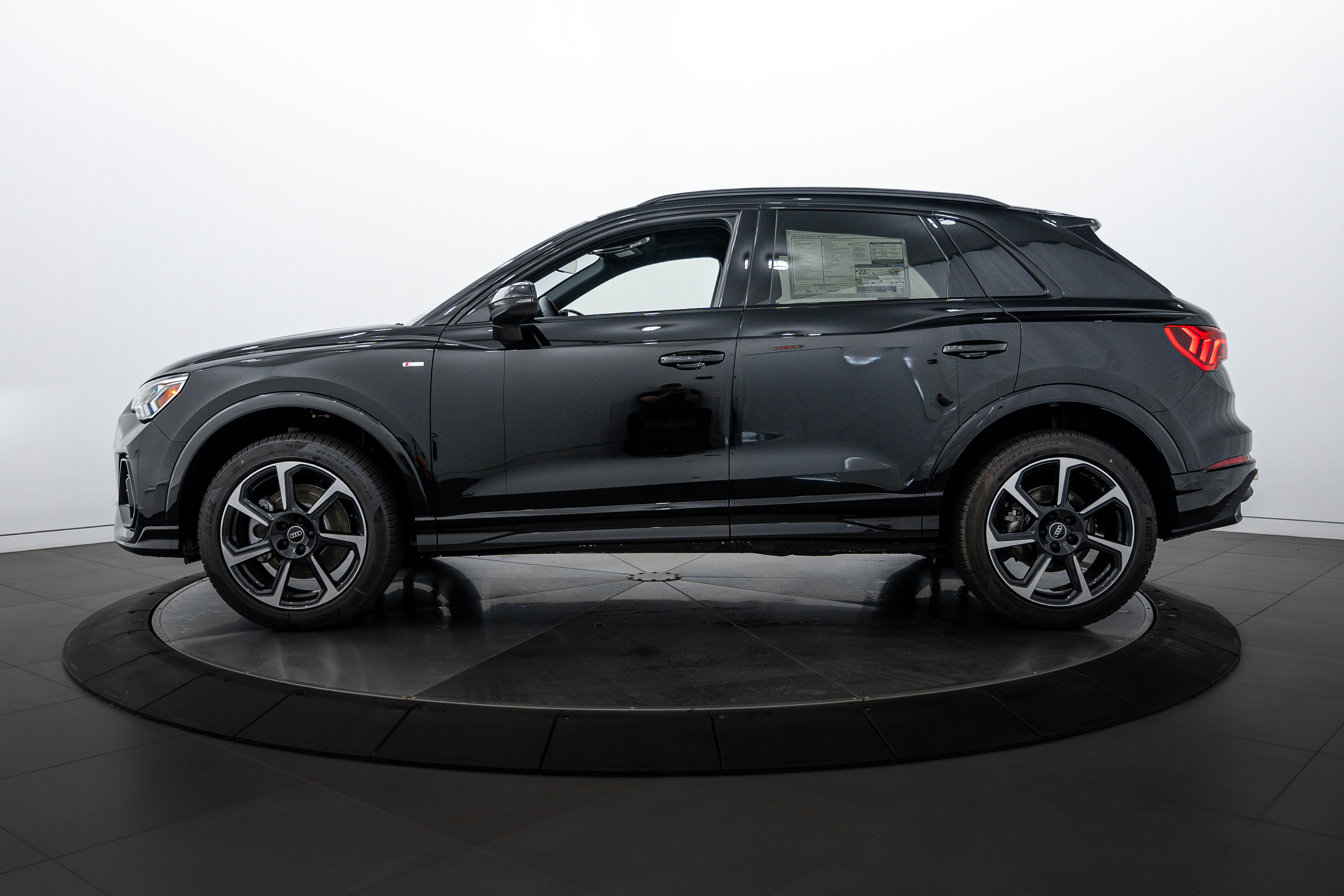 2025 Audi Q3 S line Premium Plus photo 5