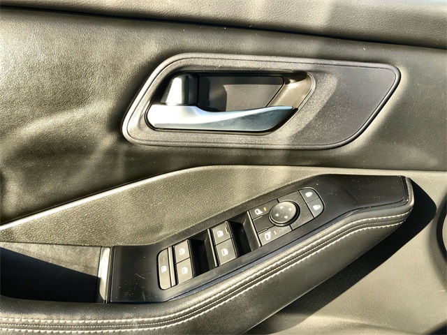 2024 Nissan Rogue SV photo 4