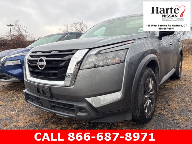 2024 Nissan Pathfinder S's photo