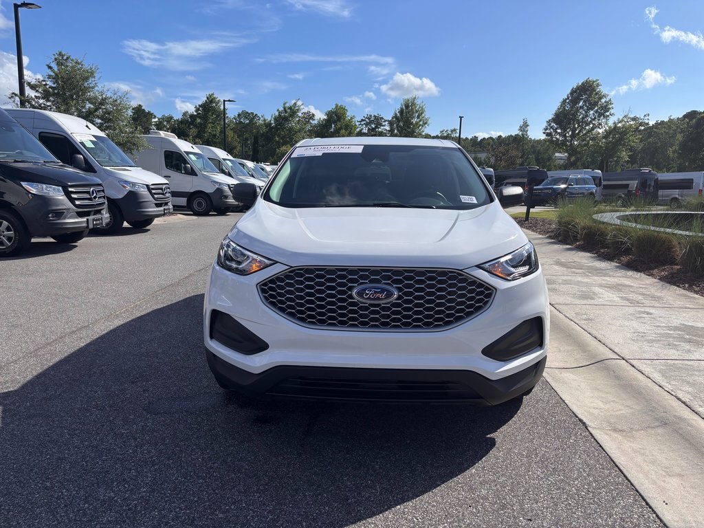 2023 Ford Edge SE photo 3