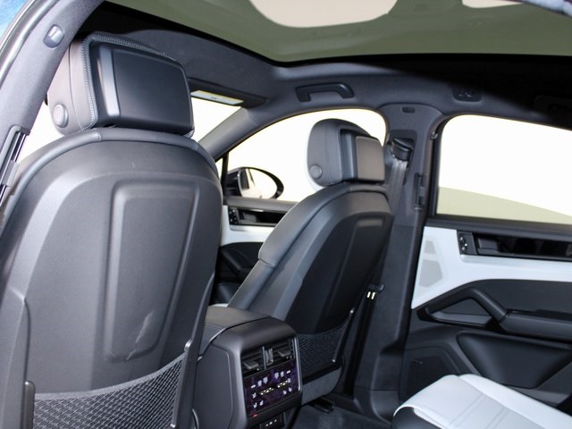 2025 Porsche Cayenne photo 19