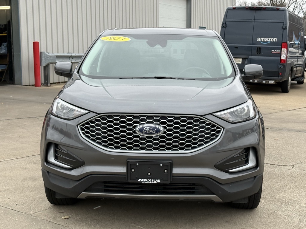 2023 Ford Edge SEL photo 2