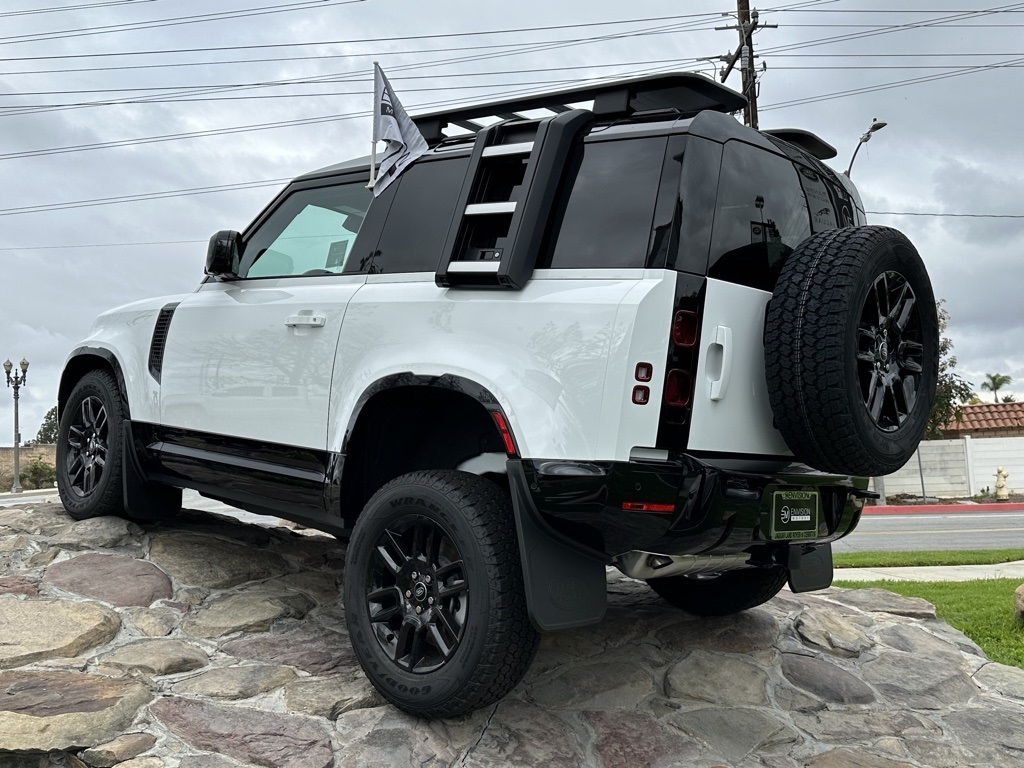 2023 Land Rover Defender 90 X-Dynamic SE photo 5