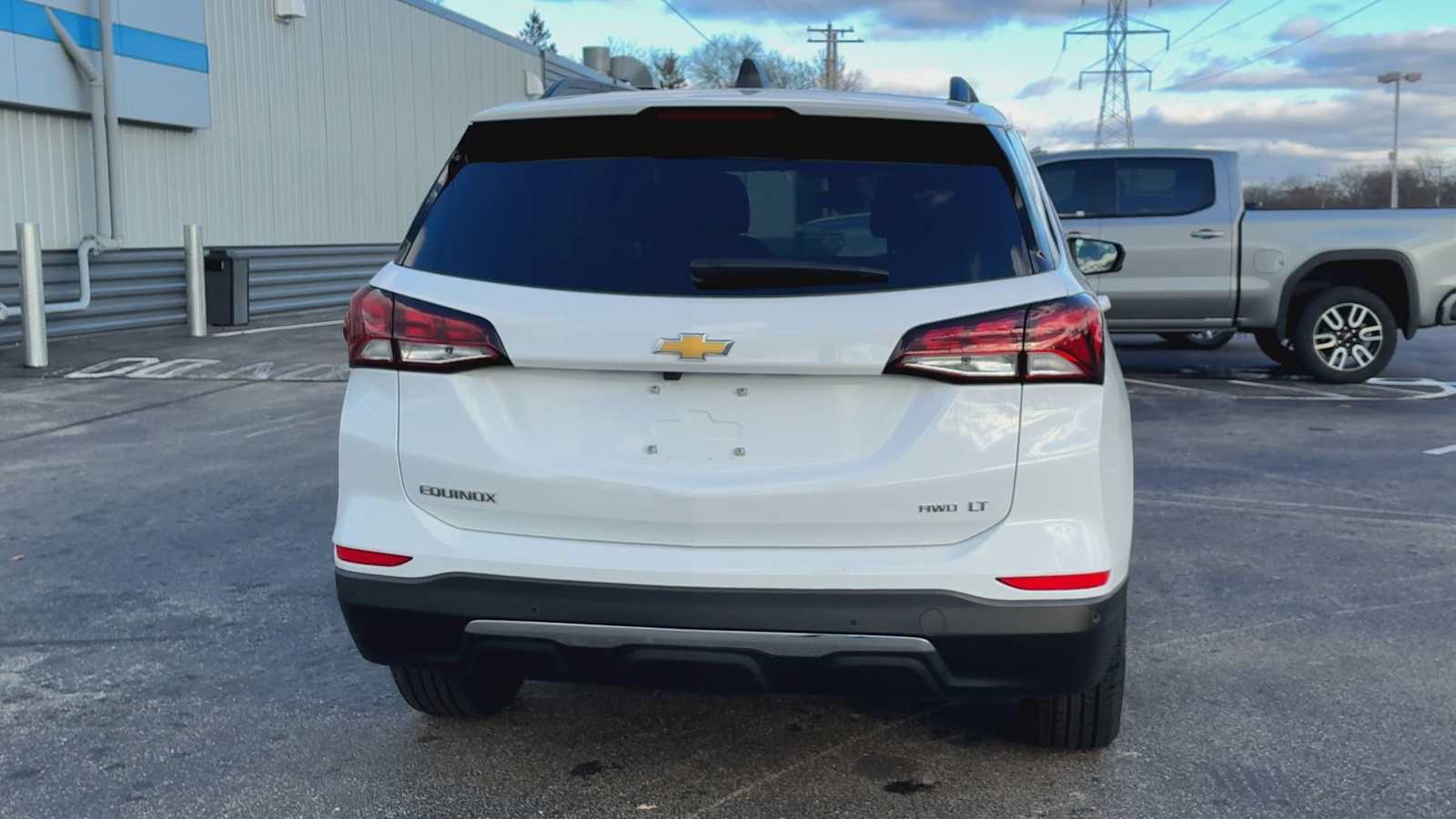 2024 Chevrolet Equinox LT photo 3