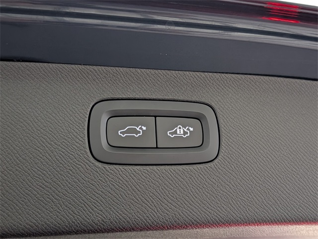 2024 Volvo XC90 B5 Plus photo 11