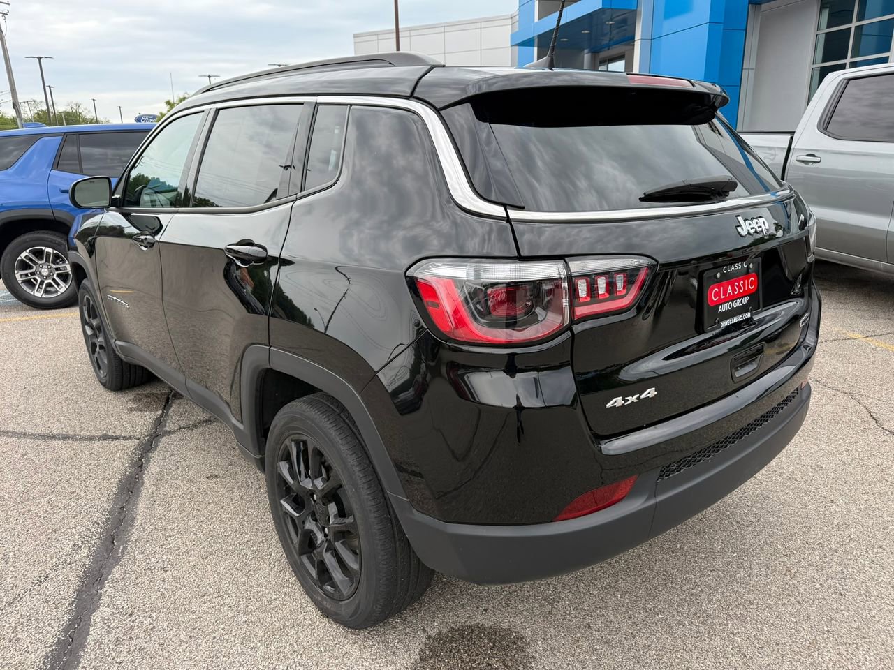 2022 Jeep Compass Latitude Lux photo 2