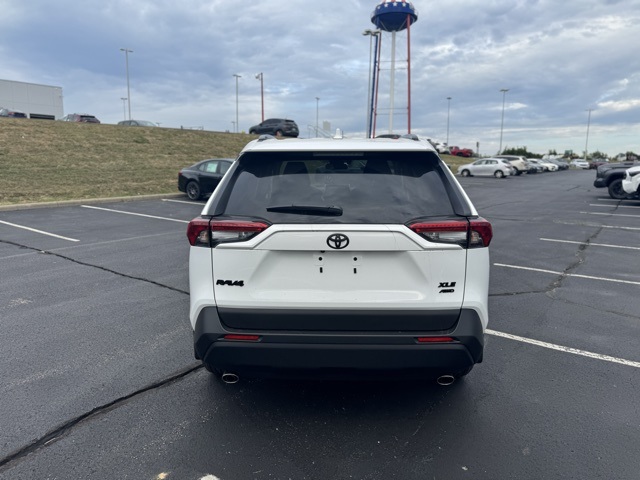 2025 Toyota RAV4 XLE photo 4