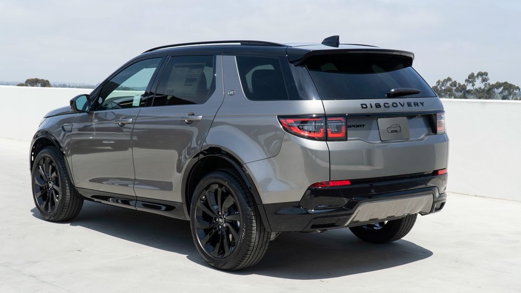 2024 Land Rover Discovery Sport SE photo 2