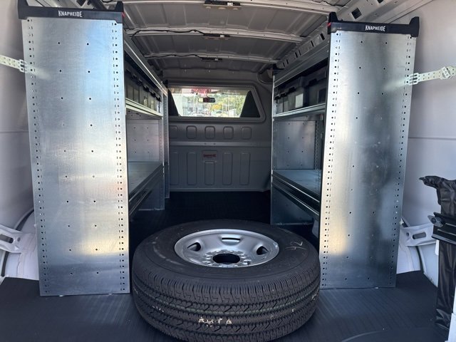 2025 Chevrolet Express Cargo 3500 photo 9