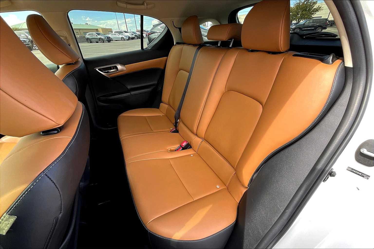 2014 Lexus CT 200h photo 17